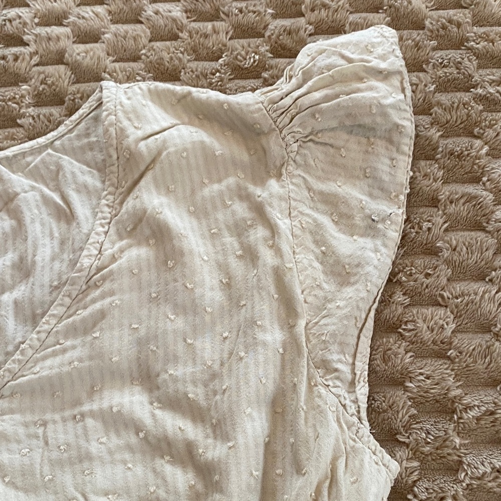 Chic Cream Ruffle Blouse - Picture 3 of 8